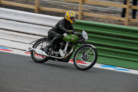 Vintage-motorcycle-club;eventdigitalimages;mallory-park;mallory-park-trackday-photographs;no-limits-trackdays;peter-wileman-photography;trackday-digital-images;trackday-photos;vmcc-festival-1000-bikes-photographs